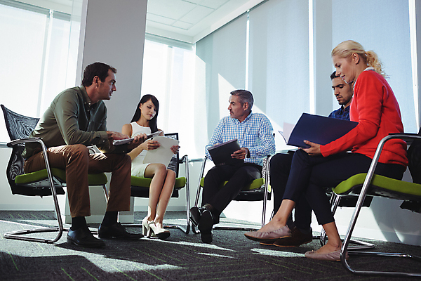 포토 JPG 해외이미지 의자 비즈니스 창문 앉기 사무실 동료 해외202007 해외포토 가구 관계 모션 파일형식