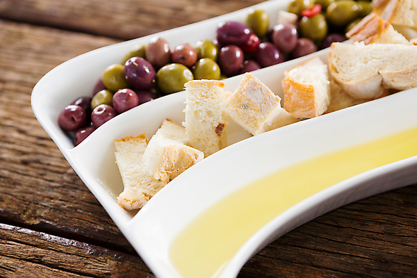 포토 JPG 해외이미지 접시 빵 조각 사람없음 올리브 피클 올리브절임 해외202007 해외포토 식기 열매 음식 절임 파일형식