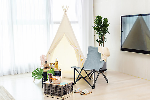 포토 JPG 음식 여행 거실 휴가 실내 텐트 사람없음 바캉스 텔레비전 홈캉스 캠핑의자 레이어드홈 캠핑박스 홈캠핑 국내포토 의자 휴식 캠핑도구 내부 전자제품 캠핑 힐링 파일형식