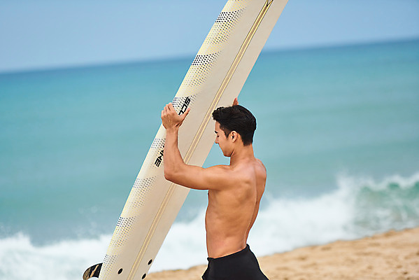 포토 JPG 주간 라이프스타일 남자 수영복 스포츠 파도 바다 여행 휴가 한명 들기 상반신 20대 성인 취미 해변 야외 옆모습 여름 레포츠 친구 여름휴가 바캉스 청춘 운동 한국인 자유 서핑보드 서핑 익스트림스포츠 해수욕장 즐거움 강원도 양양군 하조대 하조대해수욕장 성인남자한명만 국내포토 자연요소 1 옷 계절 감정 뷰포인트 컨셉 관계 모션 레저 한국 건강 사람 동양인 청년 생활 수상스포츠 보드_스포츠 양양 남자한명만 성인남자만 파일형식 여름_계절