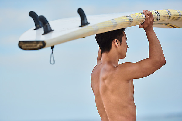 포토 JPG 주간 라이프스타일 남자 수영복 스포츠 파도 바다 여행 휴가 한명 들기 상반신 20대 성인 취미 해변 야외 뒷모습 여름 레포츠 친구 여름휴가 바캉스 청춘 운동 한국인 자유 서핑보드 서핑 익스트림스포츠 해수욕장 즐거움 강원도 양양군 하조대 하조대해수욕장 성인남자한명만 국내포토 자연요소 1 옷 계절 감정 뷰포인트 컨셉 관계 모션 레저 한국 건강 사람 동양인 청년 생활 수상스포츠 보드_스포츠 양양 남자한명만 성인남자만 파일형식 여름_계절