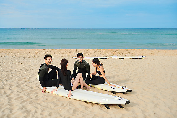 포토 JPG 주간 전신 라이프스타일 여자 남자 수영복 스포츠 파도 바다 여행 휴가 앉기 여러명 20대 성인 취미 해변 야외 앞모습 뒷모습 여름 레포츠 친구 여름휴가 바캉스 청춘 운동 한국인 자유 서핑보드 서핑 익스트림스포츠 해수욕장 즐거움 강원도 양양군 하조대 하조대해수욕장 성인만 국내포토 자연요소 옷 계절 감정 뷰포인트 다수 컨셉 관계 모션 레저 한국 건강 사람 동양인 청년 생활 수상스포츠 보드_스포츠 양양 파일형식 여름_계절