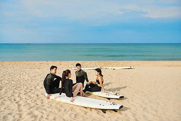 포토 JPG 주간 전신 라이프스타일 여자 남자 수영복 스포츠 파도 바다 여행 휴가 앉기 여러명 20대 성인 취미 해변 야외 앞모습 뒷모습 여름 레포츠 친구 여름휴가 바캉스 청춘 운동 한국인 자유 서핑보드 서핑 익스트림스포츠 해수욕장 즐거움 강원도 양양군 하조대 하조대해수욕장 성인만 국내포토 자연요소 옷 계절 감정 뷰포인트 다수 컨셉 관계 모션 레저 한국 건강 사람 동양인 청년 생활 수상스포츠 보드_스포츠 양양 파일형식 여름_계절