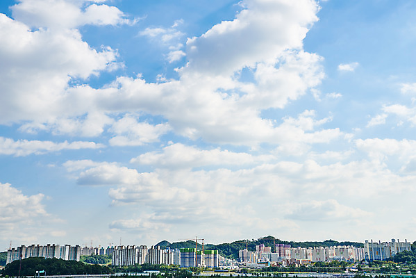 포토 JPG 주간 구름 건축 여행 자연 하늘 아파트 한국 공사 풍경 사람없음 야외 가을 국내여행 시흥 갯골생태공원 국내포토 자연요소 계절 아시아 주택 건설업 생태계 경기도 파일형식