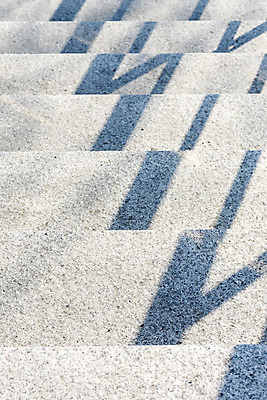 포토 JPG 주간 백그라운드 바닥 그림자 사람없음 야외 울타리 햇빛 계단 오후 국내포토 자연요소 담장 태양 파일형식