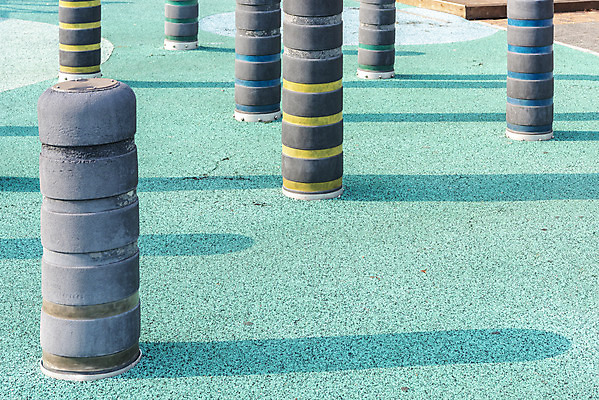 포토 JPG 주간 백그라운드 바닥 그림자 사람없음 야외 햇빛 놀이터 안전바 오후 국내포토 자연요소 놀이 태양 파일형식