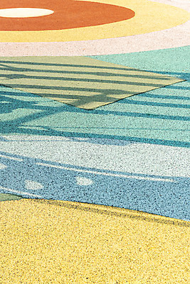 포토 JPG 주간 백그라운드 바닥 그림자 사람없음 야외 햇빛 미끄럼틀 놀이터 오후 국내포토 자연요소 놀이 태양 놀이기구 파일형식