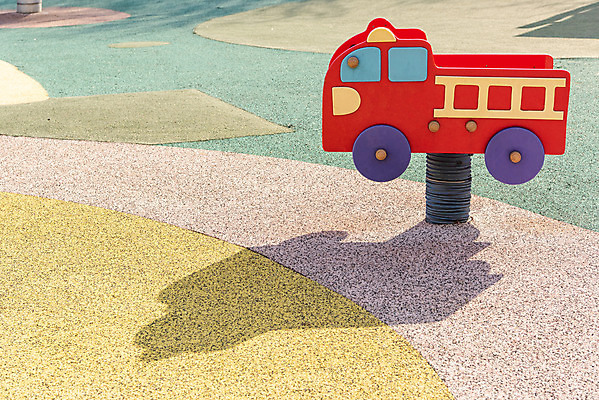 포토 JPG 주간 백그라운드 자동차 바닥 그림자 사람없음 야외 햇빛 놀이터 오후 국내포토 자연요소 육상교통 놀이 태양 파일형식