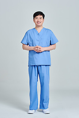 포토 JPG 스튜디오촬영 전신 남자 회색배경 실내 병원 한명 미소 앞모습 치료 30대 한국인 간호사 의료진 의사 바이러스 성인남자한명만 델타변이바이러스 국내포토 직업 1 뷰포인트 백그라운드 의학 표정 사람 동양인 내부 장년 회색 남자한명만 성인남자만 파일형식