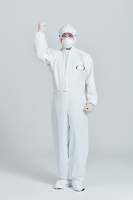 포토 JPG 스튜디오촬영 전신 남자 응원 회색배경 실내 병원 마스크 한명 서기 누끼 앞모습 치료 30대 파이팅 한국인 간호사 의료진 의사 바이러스 사회이슈 성인남자한명만 코로나바이러스 방역복 델타변이바이러스 국내포토 직업 1 옷 뷰포인트 백그라운드 컨셉 의학 모션 사람 동양인 내부 장년 회색 방역 남자한명만 성인남자만 파일형식