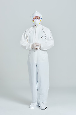 포토 JPG 스튜디오촬영 전신 남자 회색배경 실내 병원 마스크 한명 서기 누끼 앞모습 치료 30대 한국인 간호사 의료진 의사 바이러스 사회이슈 성인남자한명만 코로나바이러스 방역복 델타변이바이러스 국내포토 직업 1 옷 뷰포인트 백그라운드 컨셉 의학 모션 사람 동양인 내부 장년 회색 방역 남자한명만 성인남자만 파일형식