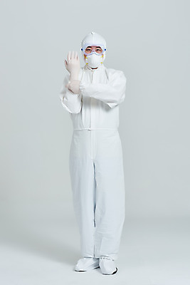 포토 JPG 스튜디오촬영 전신 남자 회색배경 실내 병원 마스크 한명 서기 누끼 앞모습 치료 30대 한국인 간호사 의료진 의사 바이러스 사회이슈 성인남자한명만 코로나바이러스 방역복 델타변이바이러스 국내포토 직업 1 옷 뷰포인트 백그라운드 컨셉 의학 모션 사람 동양인 내부 장년 회색 방역 남자한명만 성인남자만 파일형식