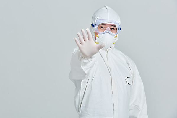 포토 JPG 스튜디오촬영 남자 회색배경 실내 병원 마스크 한명 서기 누끼 상반신 앞모습 치료 30대 한국인 간호사 의료진 의사 바이러스 사회이슈 손뻗기 성인남자한명만 코로나바이러스 방역복 델타변이바이러스 국내포토 직업 1 옷 뷰포인트 백그라운드 컨셉 의학 모션 사람 동양인 내부 장년 회색 방역 남자한명만 성인남자만 파일형식