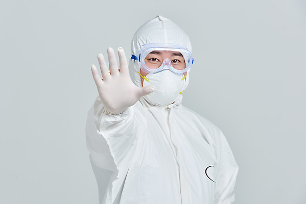 포토 JPG 스튜디오촬영 남자 회색배경 실내 병원 마스크 한명 서기 누끼 상반신 앞모습 치료 30대 한국인 간호사 의료진 의사 금지 바이러스 사회이슈 손뻗기 엄격한 성인남자한명만 코로나바이러스 방역복 델타변이바이러스 국내포토 직업 1 옷 뷰포인트 백그라운드 컨셉 의학 모션 사람 동양인 내부 장년 회색 방역 남자한명만 성인남자만 파일형식