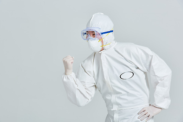 포토 JPG 스튜디오촬영 남자 회색배경 실내 병원 마스크 한명 서기 누끼 상반신 옆모습 치료 30대 주먹 한국인 간호사 의료진 의사 바이러스 결심 사회이슈 성인남자한명만 코로나바이러스 방역복 델타변이바이러스 국내포토 직업 1 옷 뷰포인트 백그라운드 컨셉 의학 모션 사람 동양인 내부 장년 회색 방역 남자한명만 성인남자만 파일형식