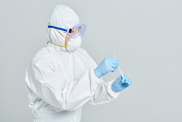 포토 JPG 스튜디오촬영 남자 회색배경 실내 병원 마스크 한명 서기 누끼 상반신 옆모습 치료 30대 한국인 간호사 의료진 의사 바이러스 사회이슈 성인남자한명만 코로나바이러스 방역복 검사면봉 델타변이바이러스 국내포토 직업 1 옷 뷰포인트 백그라운드 컨셉 의학 모션 사람 동양인 내부 장년 회색 의료용품 방역 남자한명만 성인남자만 파일형식