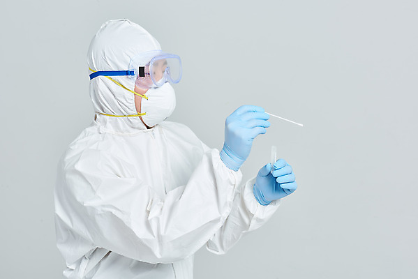 포토 JPG 스튜디오촬영 남자 회색배경 실내 병원 마스크 한명 서기 누끼 상반신 옆모습 치료 30대 한국인 간호사 의료진 의사 바이러스 사회이슈 성인남자한명만 코로나바이러스 방역복 검사면봉 델타변이바이러스 국내포토 직업 1 옷 뷰포인트 백그라운드 컨셉 의학 모션 사람 동양인 내부 장년 회색 의료용품 방역 남자한명만 성인남자만 파일형식