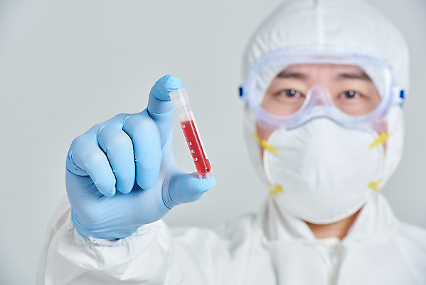 포토 JPG 스튜디오촬영 남자 회색배경 실내 병원 마스크 한명 서기 누끼 상반신 앞모습 치료 30대 한국인 간호사 의료진 의사 바이러스 사회이슈 성인남자한명만 코로나바이러스 방역복 검진키트 델타변이바이러스 국내포토 직업 1 옷 뷰포인트 백그라운드 컨셉 의학 모션 사람 동양인 내부 장년 회색 의료용품 방역 남자한명만 성인남자만 파일형식