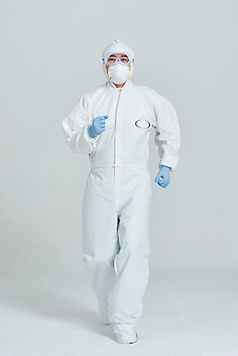 포토 JPG 스튜디오촬영 전신 남자 회색배경 실내 병원 마스크 한명 누끼 앞모습 치료 30대 달리기 한국인 간호사 의료진 의사 바이러스 사회이슈 성인남자한명만 코로나바이러스 방역복 델타변이바이러스 국내포토 직업 1 옷 뷰포인트 백그라운드 컨셉 의학 모션 사람 동양인 내부 장년 회색 방역 남자한명만 성인남자만 파일형식