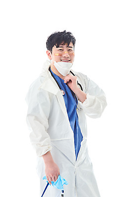포토 JPG 스튜디오촬영 남자 청진기 실내 병원 마스크 한명 서기 누끼 상반신 앞모습 치료 30대 한국인 간호사 의료진 의사 바이러스 사회이슈 흰배경 성인남자한명만 코로나바이러스 방역복 턱스크 델타변이바이러스 국내포토 직업 1 옷 뷰포인트 백그라운드 컨셉 의학 의료기기 모션 사람 동양인 내부 장년 흰색 방역 합성어 남자한명만 성인남자만 파일형식
