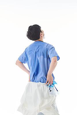 포토 JPG 스튜디오촬영 남자 청진기 휴식 실내 병원 마스크 한명 서기 누끼 상반신 뒷모습 치료 30대 한국인 간호사 의료진 의사 바이러스 사회이슈 흰배경 힘듦 성인남자한명만 코로나바이러스 방역복 델타변이바이러스 국내포토 직업 1 옷 뷰포인트 백그라운드 컨셉 의학 의료기기 모션 사람 동양인 내부 장년 흰색 방역 남자한명만 성인남자만 파일형식