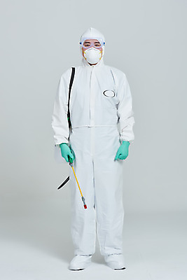 포토 JPG 스튜디오촬영 전신 남자 회색배경 실내 마스크 한명 서기 누끼 앞모습 30대 한국인 바이러스 위생 사회이슈 예방 방역 소독 성인남자한명만 코로나바이러스 방역복 방역사 압축분무기 방역기 델타변이바이러스 국내포토 직업 1 옷 뷰포인트 백그라운드 컨셉 모션 사람 동양인 내부 장년 회색 분무기 남자한명만 성인남자만 파일형식