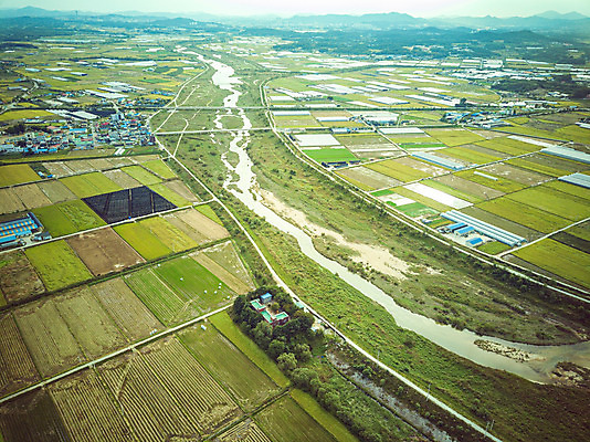 포토 JPG 주간 여행 한국 논 풍경 사람없음 야외 하이앵글 수확 벼 가을 경기도 항공촬영 국내여행 전경 국내포토 여주시 자연요소 계절 아시아 뷰포인트 농업 곡류 파일형식 탑뷰