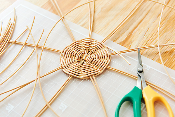 포토 JPG 스튜디오촬영 재료 가위 실내 취미 사람없음 갈색 공예 DIY 원데이클래스 라탄공예 라탄환심 공예도구 국내포토 컬러 문구용품 내부 도구 클래스 파일형식