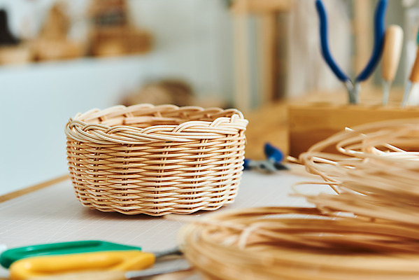포토 JPG 스튜디오촬영 재료 가위 실내 취미 사람없음 갈색 바구니 공예 펜치 DIY 라탄바구니 원데이클래스 라탄공예 라탄환심 공예도구 국내포토 컬러 문구용품 내부 도구 공구 클래스 파일형식