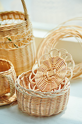 포토 JPG 스튜디오촬영 재료 실내 취미 사람없음 갈색 바구니 공예 컵받침 DIY 라탄바구니 원데이클래스 라탄공예 라탄환심 공예도구 국내포토 컬러 내부 도구 받침대 클래스 파일형식