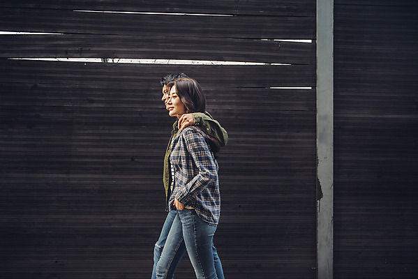 포토 JPG 주간 커플 여자 남자 단풍 낙엽 데이트 어깨동무 서울 상반신 20대 성인 야외 두명 옆모습 걷기 다정 산책 한국인 가을 한강 성인만 서울숲 국내포토 자연요소 계절 뷰포인트 포즈 컨셉 잎 관계 모션 휴식 한국 사람 동양인 청년 숲 랜드마크 파일형식