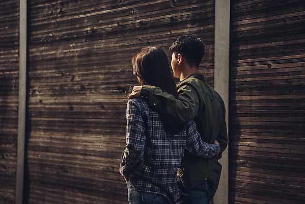 포토 JPG 주간 커플 여자 남자 허리손 단풍 낙엽 데이트 어깨동무 서울 상반신 20대 성인 야외 두명 뒷모습 다정 산책 한국인 가을 한강 성인만 서울숲 국내포토 자연요소 계절 뷰포인트 포즈 컨셉 잎 관계 휴식 한국 사람 동양인 청년 숲 랜드마크 파일형식