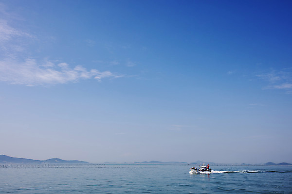 포토 JPG 주간 바다 여행 하늘 한국 풍경 사람없음 야외 관광지 어선 전라남도 국내여행 서해안 신안 국내포토 자연요소 아시아 배_교통 전라도 파일형식