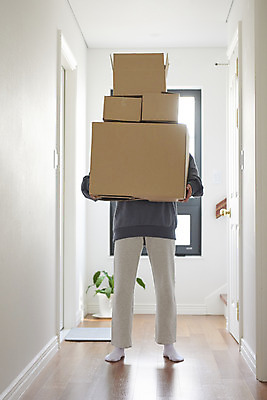 포토 JPG 전신 여자 실내 한명 서기 들기 성인 앞모습 30대 상자 한국인 짐 실업자 이삿짐 무거움 택배상자 성인여자한명만 캥거루족 국내포토 1 뷰포인트 모션 사람 동양인 내부 장년 무게 이사 택배 신조어 여자한명만 성인여자만 파일형식