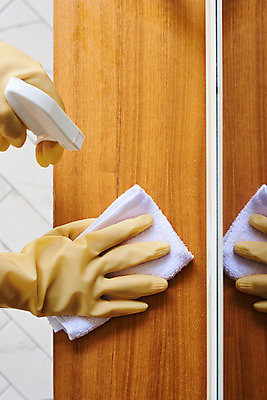 포토 JPG 스튜디오촬영 손 여자 가사 거실 주택 실내 한명 20대 성인 신체부위 하이앵글 텔레비전 청결 한국인 위생 청소도구 청소 먼지 고무장갑 걸레 위생장갑 대청소 성인여자한명만 국내포토 1 뷰포인트 장갑 사람 동양인 청년 내부 건물 전자제품 도구 고무 여자한명만 성인여자만 파일형식