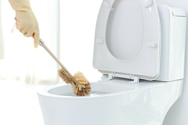 포토 JPG 스튜디오촬영 손 여자 40대 중년 장갑 가사 주택 실내 한명 들기 신체부위 청결 한국인 욕실 위생 청소도구 청소 화장실 변기 닦기 수세미 대청소 국내포토 1 잡화 모션 사람 동양인 성인 내부 건물 도구 파일형식