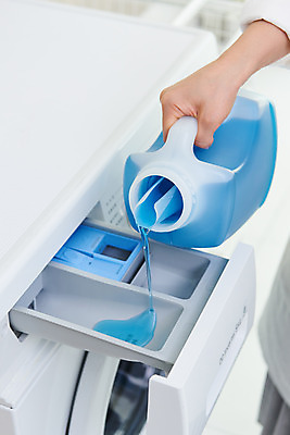 포토 JPG 스튜디오촬영 손 여자 가사 주택 실내 한명 20대 성인 신체부위 청결 한국인 욕실 위생 빨래 청소도구 청소 화장실 세탁기 대청소 성인여자한명만 빨래세제 국내포토 1 사람 동양인 청년 내부 건물 가전제품 도구 세제 여자한명만 성인여자만 파일형식