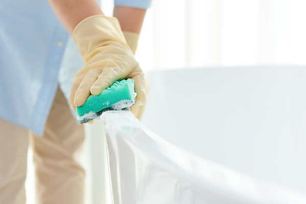 포토 JPG 스튜디오촬영 손 여자 40대 중년 장갑 가사 주택 욕조 실내 한명 들기 신체부위 청결 한국인 욕실 위생 청소도구 청소 세제 화장실 닦기 수세미 대청소 국내포토 1 잡화 모션 사람 동양인 성인 내부 건물 도구 파일형식