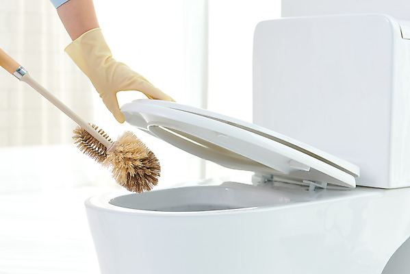 포토 JPG 스튜디오촬영 손 여자 40대 중년 장갑 가사 주택 실내 한명 들기 신체부위 청결 한국인 욕실 위생 청소도구 청소 화장실 변기 닦기 수세미 대청소 국내포토 1 잡화 모션 사람 동양인 성인 내부 건물 도구 파일형식