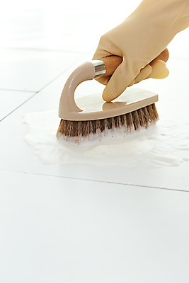 포토 JPG 스튜디오촬영 손 여자 40대 중년 장갑 가사 주택 실내 한명 들기 신체부위 청결 한국인 욕실 위생 청소도구 청소 세제 타일 화장실 닦기 수세미 대청소 국내포토 1 잡화 모션 사람 동양인 성인 내부 건물 도구 파일형식