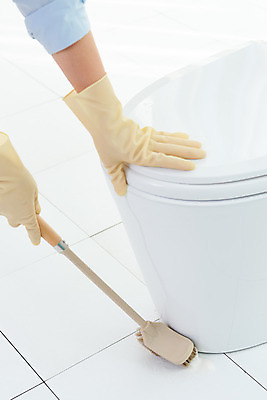 포토 JPG 스튜디오촬영 손 여자 40대 중년 장갑 가사 주택 실내 한명 들기 신체부위 청결 한국인 욕실 위생 청소도구 청소 세제 세면대 화장실 닦기 수세미 대청소 국내포토 1 잡화 모션 사람 동양인 성인 내부 건물 도구 파일형식