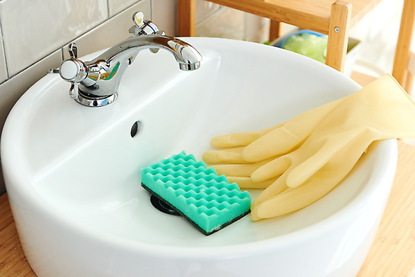 포토 JPG 스튜디오촬영 손 장갑 가사 주택 실내 들기 사람없음 신체부위 청결 욕실 위생 청소도구 청소 세면대 화장실 고무장갑 닦기 수세미 대청소 국내포토 잡화 모션 사람 내부 건물 도구 고무 파일형식