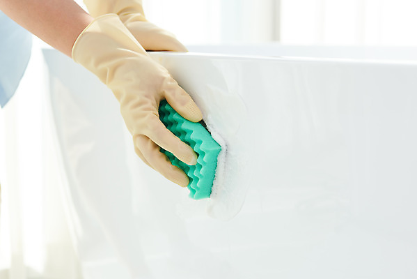 포토 JPG 스튜디오촬영 손 여자 40대 중년 장갑 가사 주택 욕조 실내 한명 들기 신체부위 청결 한국인 욕실 위생 청소도구 청소 세제 화장실 닦기 수세미 대청소 국내포토 1 잡화 모션 사람 동양인 성인 내부 건물 도구 파일형식