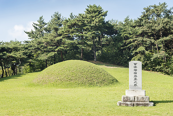 포토 JPG 주간 한국전통 여행 고건축 유적지 자연 풍경 사람없음 야외 관광지 문화재 가을 한국사 충청남도 논산 계백장군유적전승지 국내포토 자연요소 전통 건축물 계절 한국 역사 생태계 충청도 파일형식