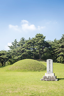 포토 JPG 주간 한국전통 여행 고건축 유적지 자연 풍경 사람없음 야외 관광지 문화재 가을 무덤 한국사 충청남도 논산 계백장군유적전승지 국내포토 자연요소 전통 건축물 계절 한국 역사 생태계 충청도 파일형식