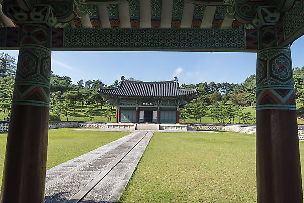포토 JPG 주간 한국전통 여행 고건축 유적지 자연 풍경 사람없음 야외 관광지 문화재 가을 한국사 충청남도 논산 계백장군유적전승지 충장사 국내포토 자연요소 전통 건축물 계절 한국 역사 생태계 충청도 파일형식