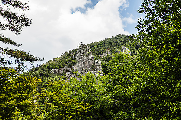 포토 JPG 주간 구름 여행 자연 하늘 산 한국 풍경 사람없음 야외 초록색 여름 폭포 바위 전라북도 국내여행 순창 강천산 국내포토 자연요소 계절 아시아 컬러 돌_바위 전라도 생태계 파일형식