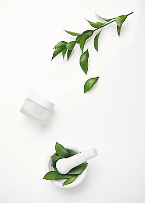 포토 JPG 스튜디오촬영 식물 잎 실내 실험기구 사람없음 하이앵글 뷰티 화장품 오브젝트 흰배경 막자사발 공병 플랫레이 국내포토 뷰포인트 과학 백그라운드 내부 흰색 사발 플랫 병_담는 파일형식