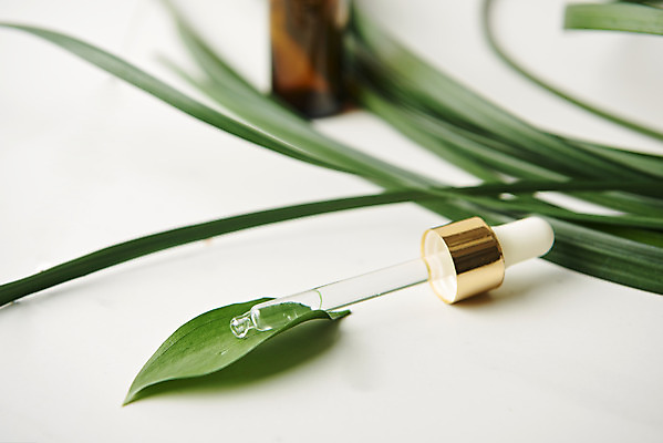 포토 JPG 스튜디오촬영 식물 잎 실내 실험기구 근접촬영 사람없음 뷰티 화장품 오브젝트 흰배경 공병 국내포토 뷰포인트 과학 백그라운드 내부 흰색 병_담는 파일형식