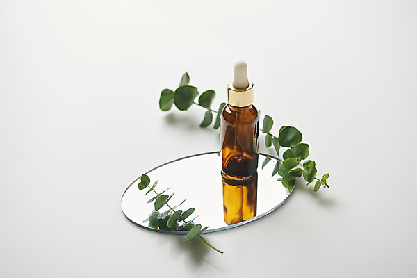 포토 JPG 스튜디오촬영 식물 잎 실내 실험기구 사람없음 뷰티 화장품 거울 오브젝트 흰배경 공병 국내포토 과학 백그라운드 내부 흰색 병_담는 파일형식